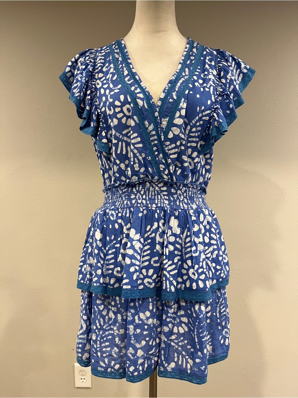 Blue Island Printed V-Neck Smocked Waist mini Dress size medium
